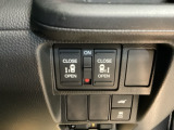 隣の車との距離が近い駐車場でも、ぶつける心配をせずスムーズに開閉。限られたスペースを賢く使う、暮らしに寄り添った設計が魅力です。