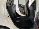 リアシート座面を持ち上げると、背の高い荷物を積むのに便利なトールモードに変身します!多彩なシートアレンジで使い勝手良好!