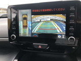 車の全周囲の画像が表示されます。運転席から見づらい個所なども、上空から見たような映像で確認できます。映像のきりかえも出来、後方確認だけでなく大変便利な機能です。