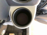便利なドリンクホルダーが付いています。
