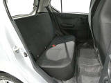 トヨタ高品質中古車洗浄「まるまるクリン」 外装はもちろん、内装はシートを外して見えないところまで徹底洗浄!お客様に責任を持って安心と美しさをお届けします!
