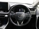 各操作スイッチなどもハンドルから手を放すことなく操作可能で安全運転に支援いたします!