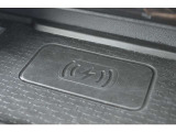 ワイヤレスデバイスチャージが装着されていますのでカープレイ使用時に充電の心配がございません