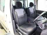 使用感がでやすい運転席側シートですが、ご覧のようにきれいな状態となっております。0078-6002-617225までお気軽にお問合せ下さい。