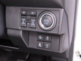プッシュボタンスタート:かばんやポケットからキーを取り出さなくても携帯してブレーキを踏んでボタンを押せばエンジンスタート。乗車から発進までがスムーズです。