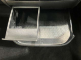 ドリンクホルダ-やちょっとした物を置くことが出来る簡易テーブルが付いて便利です!!