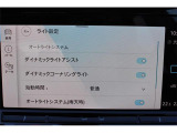 ステアリングの動きに連動して照射するダイナミックコーナリングライト搭載。