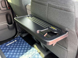 [パーソナルテーブル]運転席と助手席のシートバックに折り畳み式のテーブル♪ドライブを楽しくします☆