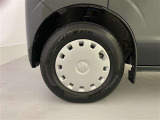 タイヤサイズは 145/80 R12 です。