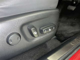 パワーシート搭載。微妙な調整が手軽にでき、ピッタリのポジションで運転することが可能です。