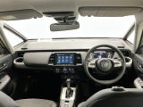 【前方視界】開放的な前方視界!運転がしやすく疲れにくいです♪窓が大きく、見通しがとっても良いおクルマですよ♪