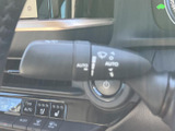 ワンタッチで雨天時でもワイパーを操作可能です。視界を確保し、安全運転をサポートします。