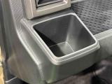 助手席埋め込み式カップホルダー(太ボトル600mm収納可能)