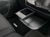 【ドリンクホルダー】さまざまな場所にございますので便利ですよ。