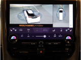 パノラミックビューモニター付きです。車両を上から見たような映像をディスプレイオーディオ画面に表示。運転席からの目視だけでは見にくい、車両周辺の状況をリアルタイムでしっかり確認できます。