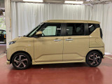 【スマートアシスト搭載車】 衝突回避支援ブレーキ機能(対車両・歩行者)、衝突警報機能(対車両・対歩行者)、誤発信抑制制御機能などの機能で安全な運転をサポートします。