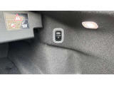 【トランク・ラゲッジスペース】奥行きのあるフラットなトランクフロア形状と出っ張りの少ない形状を実現し、使い勝手に優れます。開口部も広く設計されており、荷物の積み降ろしも用意です。
