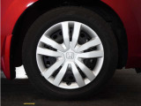 ◆純正ホイール装着車◆シンプルなデザインのホイールキャップ付きです。