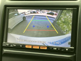 後方視界をしっかり確認できるカメラ表示です。安全運転をサポートし、駐車時にも役立ちます。