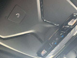 SOSコール装備です。緊急時は遠慮なく押してください。BMWメーカーエマージェンシーに直結致します。