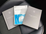 新車保証書、車両取扱説明書、ナビ取扱説明書 です。