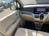 ☆内外装クリーニング☆車の隅々まで徹底的にクリーニングを行っておりますので内外装ともに綺麗な状態でご納車いたします!