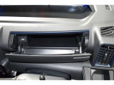 当店は全車『ロングラン保証』付!(1年間、距離無制限 HV車はHV保証付) 別途延長保証もご用意しております♪ ぜひ現車を確認にご来店ください