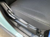 【シートリフター】運転手の体格に合わせて座面の高低を調整できます♪