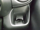 運転席に座る方用のドリンクホルダーです。