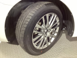 各タイヤの溝もまだまだ残っております。