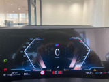 『運転』に対するBMWのこだわりはメーターパネルにも表れております。視野性の良いメーターパネルは疲労感の軽減と、運転の楽しさをもたらしてくれます。