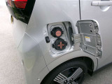 充電ケーブルの差込口になります。車両右後方にございます。