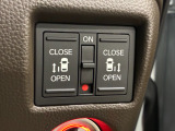 【リア両側パワースライドドア】リモコンなどで自動開閉。Hondaスマートキーを携帯していれば、軽い力で解錠とドアオープンが行えます。半ドア状態まで閉めると、自動的に全閉する機能付き。