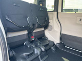 家族や友人も快適に。後席の広さ感、シートの汚れ・へたり、機能有無までチェックできます。