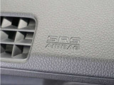 ◆助手席エアバッグ◆SRSエアバッグは、シートベルトだけでは防ぎきれない衝突時の衝撃から乗員を守るための安全装置。衝突時に瞬時に膨らみ、頭部や胸部がダッシュボードに直接衝突するのを防ぎます。