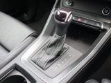 Audi正規ディーラーが高品質をお約束。高度な訓練・教育を受けたAudi専任メカニックが、100項目にもおよぶ精密な点検を実施いたします。すべてをクリアしたAudi車だけが、あなたのお手元に届けられるのです。