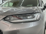 LEDヘッドライトは、点灯の瞬間から最大光量を発揮し、突然暗くなるトンネルなどでの安定感を高めます。