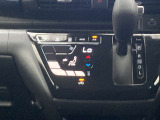 ◆エアコン◆温度の設定をしてAUTOボタンを押すだけ簡単。車内を快適な温度に保ってくれます
