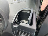 運転席側ドリンクホルダー