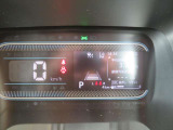 マルチセンターデイスプレイです。お車のメンテナンスや走行が可能な距離数を表示してくれます。