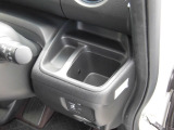 運転席カップホルダーです。