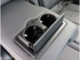 Audi正規ディーラーが高品質をお約束。高度な訓練・教育を受けたAudi専任メカニックが、100項目にもおよぶ精密な点検を実施いたします。すべてをクリアしたAudi車だけが、あなたのお手元に届けられるのです。