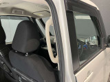 小さなお子様やご年配の方の乗車の際に乗り込みサポートのグリップがついてます。