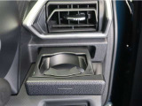 運転席側ドリンクホルダー。