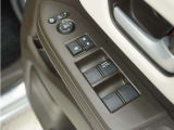 ◆パワーウィンドウスイッチ◆運転席から全席の窓の開閉操作を行うことが出来いつでも換気ができます!
