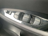 パワーウインドウスイッチです。運転席はオート機能付きです。
