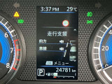 スピードメーター上に運転をサポートする様々な情報を表示してくれます。