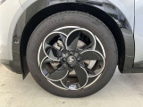 八光自動車社内でホイールキャップを塗装おこなっております。車体などご希望があれば塗装致します。