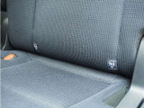 ◆ISOFIX◆シートベルトいらずでチャイルドシートと固定金具を連結するだけでガッチリ固定できます。