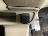 【アクセサリーソケット(電源ソケット)】電源からケーブルをつなげば、スマートフォンなどの電子機器の充電などを行うことができます!ゲーム機器や、カメラの充電にも便利ですね。